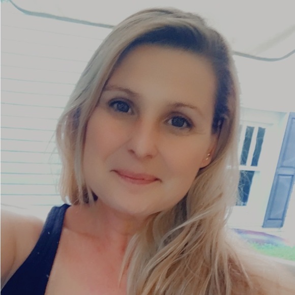 Meet your Posher, Lori - Picture 1 of 1